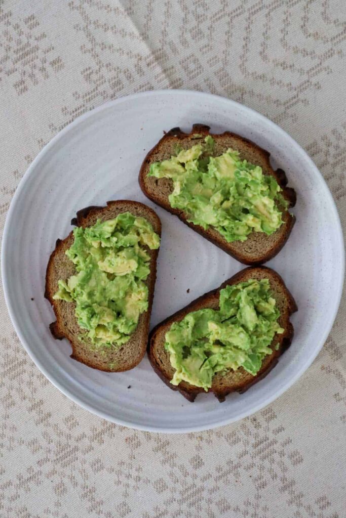 mashed avocado on toast