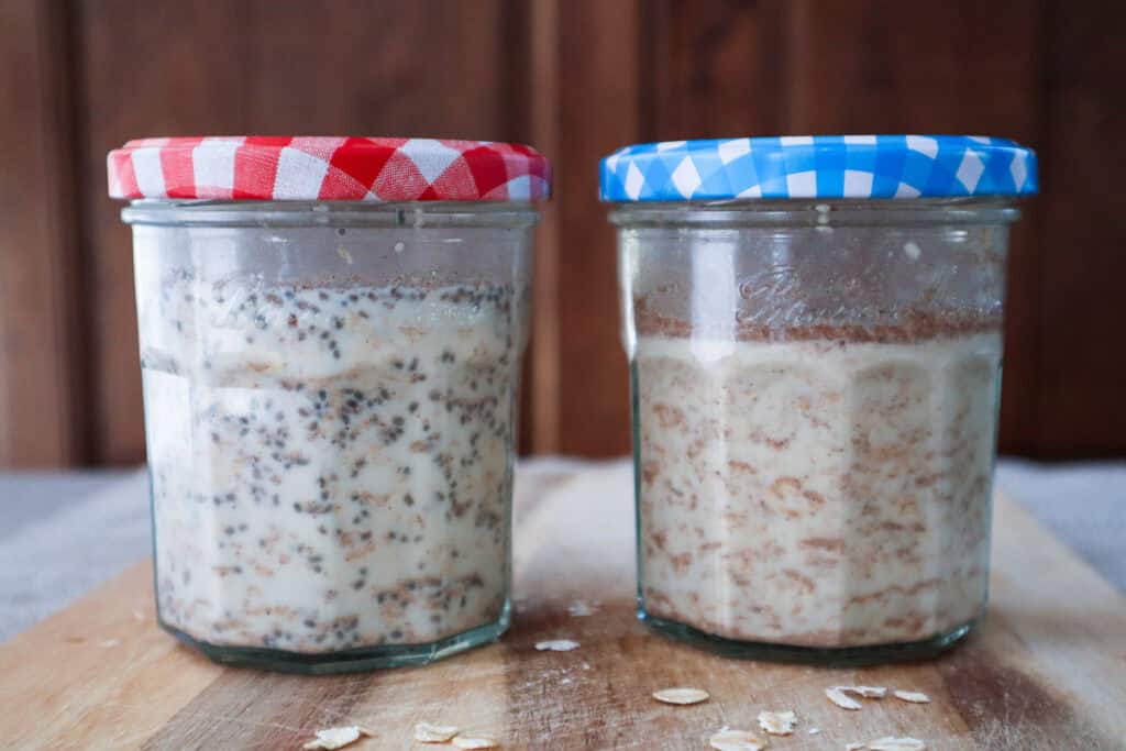 Left side glass jar with oats, chia and milk and the right side jar with only oats and milk.