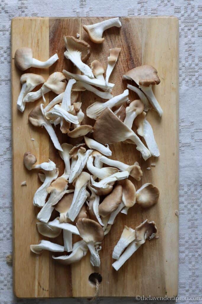 Clean oyster mushrooms and cut them into even sized pieces.