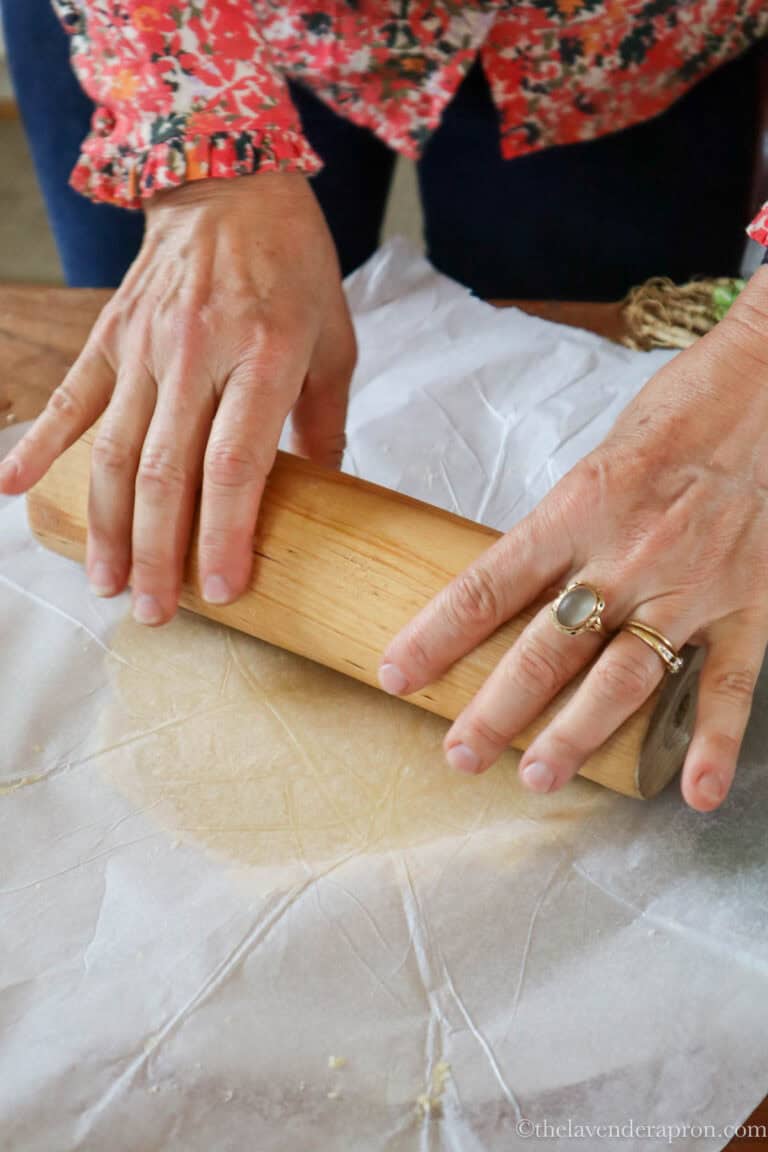 How to Make Pie Crust Without a Food Processor (Classic Pâte Brisée ...