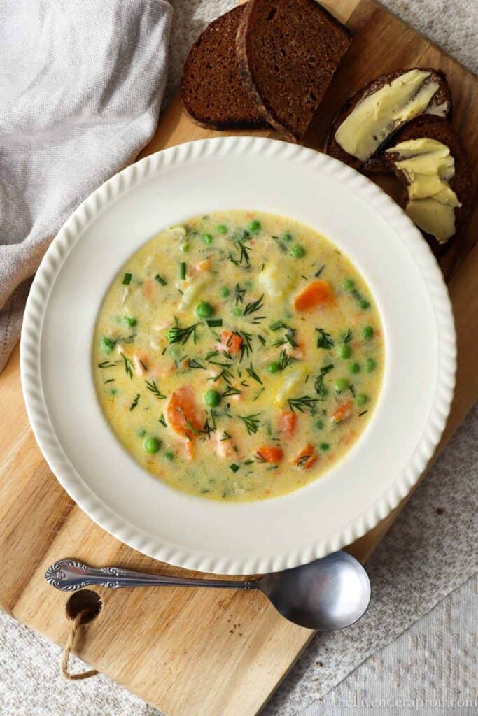 Creamy salmon soup served with dark rye bread and butter.